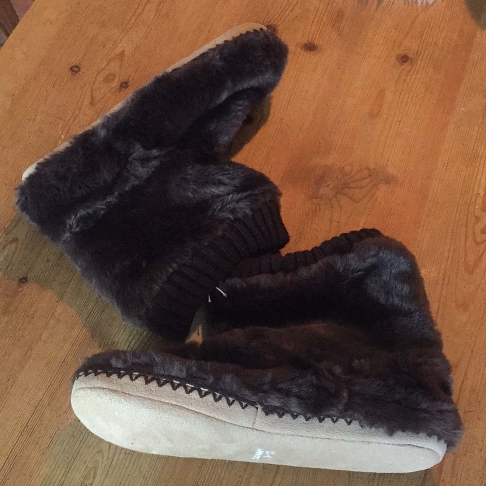 Old Navy Faux Fur Slippers NWT